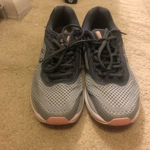 Like new ASICS GT 2000 6 Gray and blush